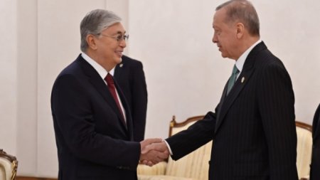 Токаев поздравил Эрдогана с победой на выборах президента Турции