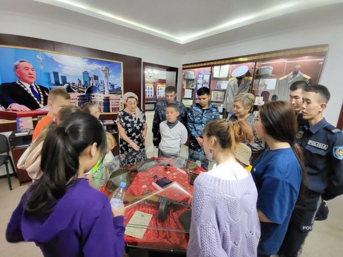 Актауские полицейские поздравили ребят с Днём защиты детей