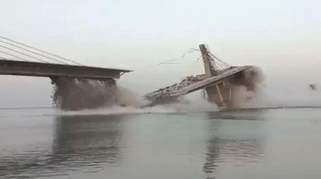 Недостроенный мост за 200 млн долларов во второй раз обрушился в Индии