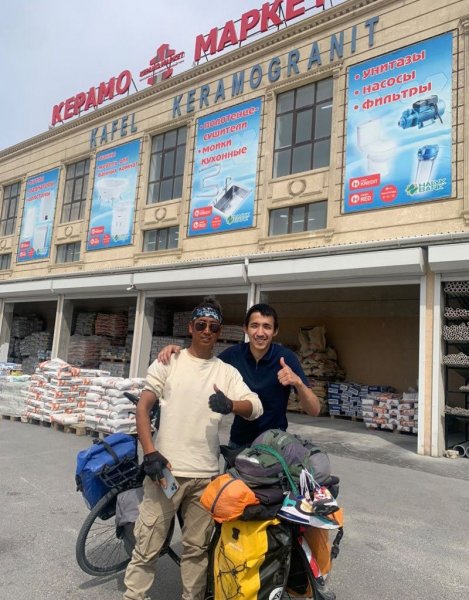 Турист из Китая обратился за помощью к жителям Актау