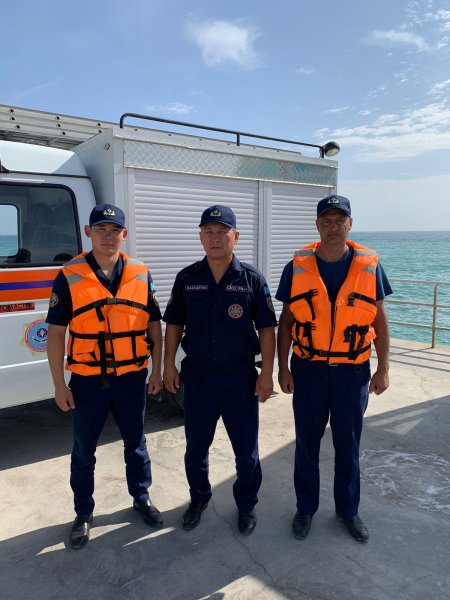 Подростка спасли на море в Актау