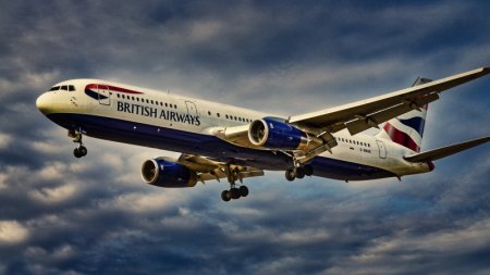Ошибка новенькой стюардессы обошлась авиакомпании в 30 миллионов
