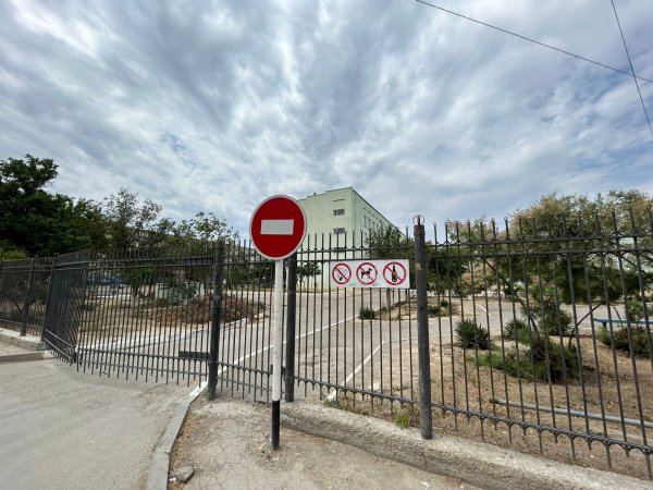 Управление образования Мангистау о ЧП с воротами: подростки без предупреждения проникли на территорию школы