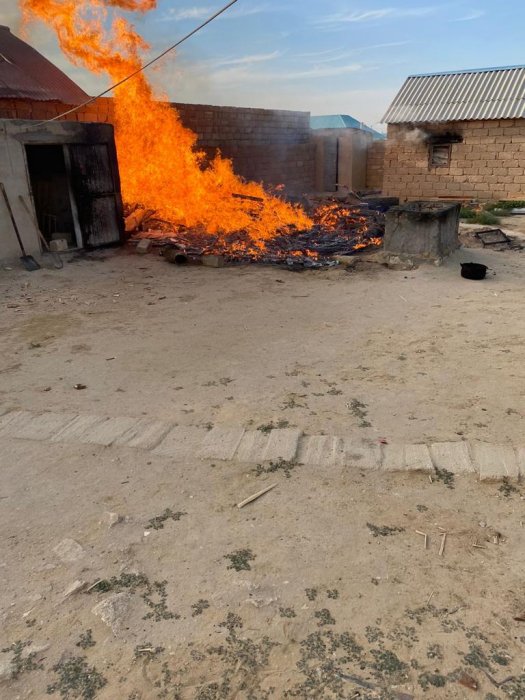 Прицеп с яблоками сгорел на трассе Актау-Жетыбай