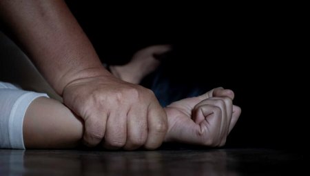 "Затолкал в машину и увёз": девушку похитили и изнасиловали в Жамбылской области