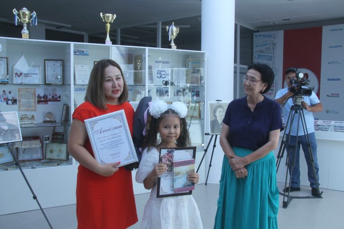 В Актау вручили специальную премию имени журналиста Шарай Батырбайкызы