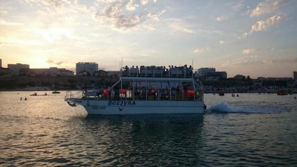 Страсти по причалу в Актау: яхту «Бозжыра» взяли под особый контроль