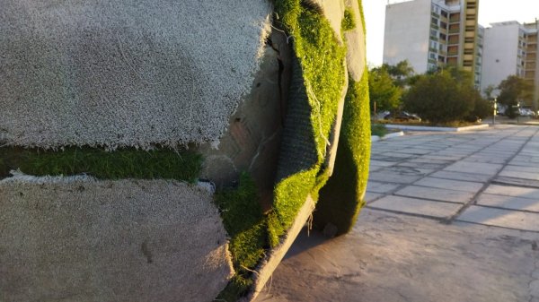 На состояние инсталляции у стадиона в Актау обратили внимание жители