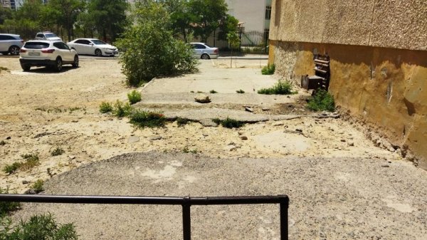 Акимат города: В этом году ремонта тротуаров в 11 микрорайоне  Актау не будет