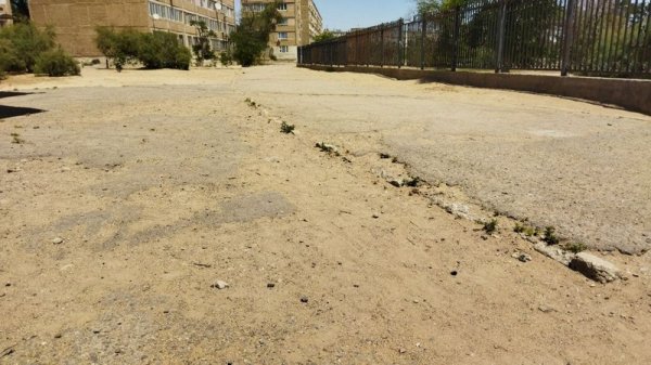 Акимат города: В этом году ремонта тротуаров в 11 микрорайоне  Актау не будет