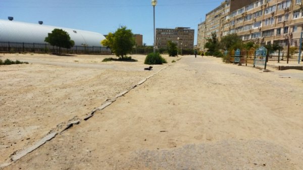 Акимат города: В этом году ремонта тротуаров в 11 микрорайоне  Актау не будет