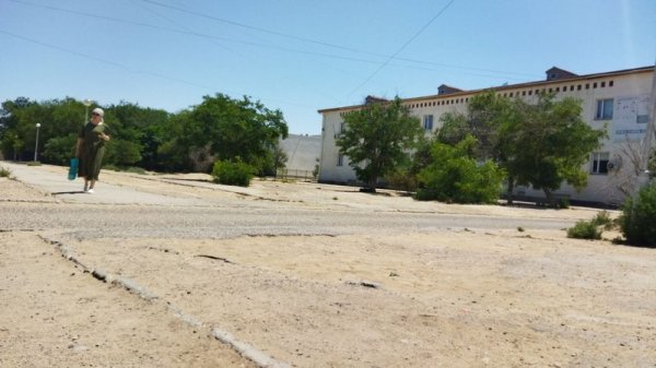 Акимат города: В этом году ремонта тротуаров в 11 микрорайоне  Актау не будет