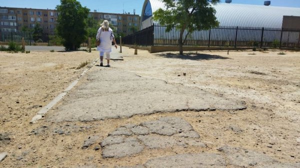 Акимат города: В этом году ремонта тротуаров в 11 микрорайоне  Актау не будет