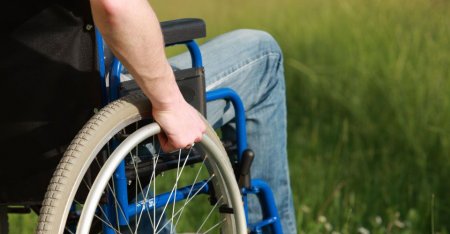 Пособия по инвалидности и потере кормильца повысят в Казахстане с 1 июля
