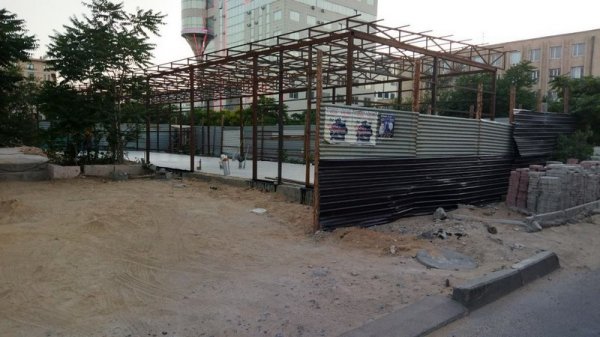 Возводящийся объект вызвал вопросы у жителей Актау