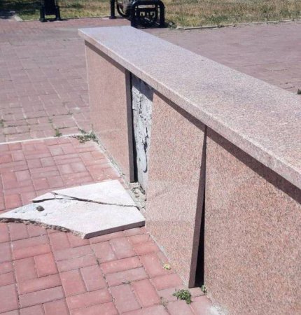 Облицовочная плитка упала на ребенка в столичном парке