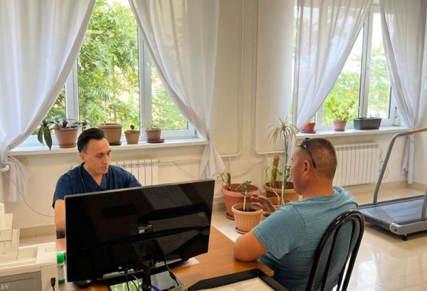 Трех человек в Актау отправили в отделение экстренной помощи после приема у кардиолога