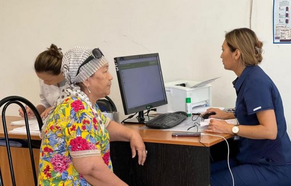 Трех человек в Актау отправили в отделение экстренной помощи после приема у кардиолога