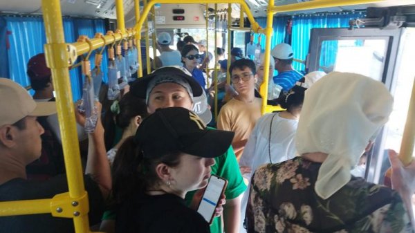 На переполненные автобусы пожаловались жители Актау