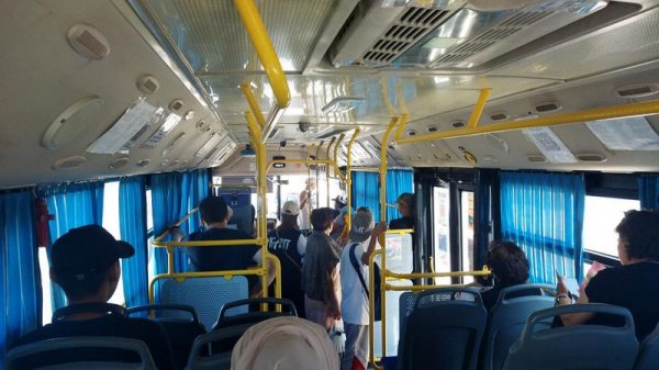 На переполненные автобусы пожаловались жители Актау