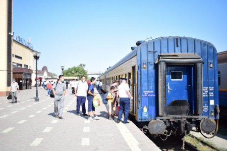 "Кошмар на колесах". Пассажирка пожаловалась на адскую жару в поезде из Атырау 