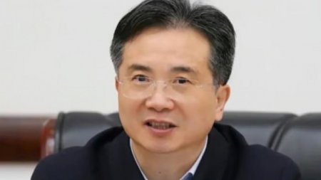 Суд приговорил чиновника к смертной казни за взятки в Китае
