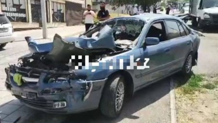 Бетономешалка протаранила 8 авто в Шымкенте