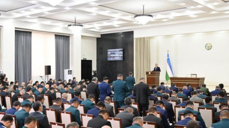 Президент Узбекистана на совещании провел массовые увольнения силовиков