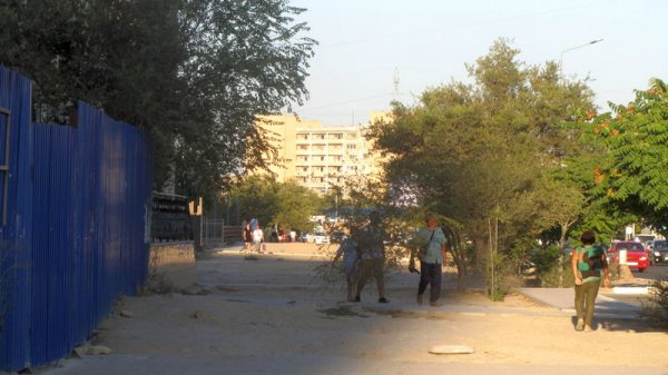 Ни тротуара, ни скамеек: что ответили жителям Актау чиновники
