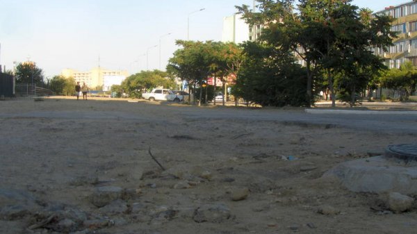 Ни тротуара, ни скамеек: что ответили жителям Актау чиновники