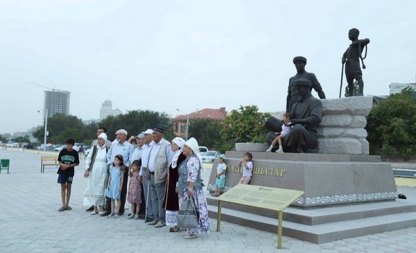 Памятник копателям колодцев появился в Актау