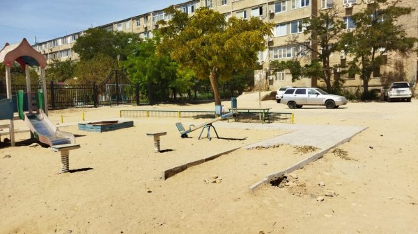 «Возродить» детские площадки просят жители Актау