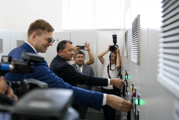 Вода памяти! Скульптуру в честь копателей колодцев - людей древней и почитаемой профессии установили в Актау