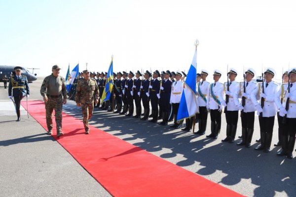 Министры обороны Казахстана и Узбекистана встретились в Актау