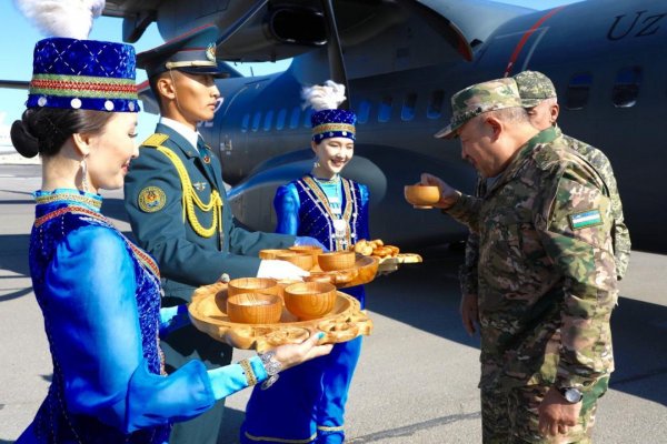 Министры обороны Казахстана и Узбекистана встретились в Актау