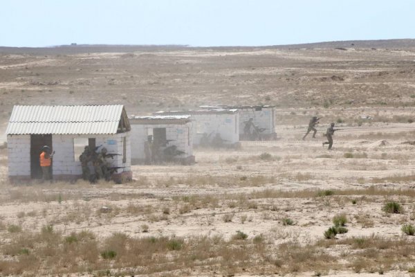 Звук стрельбы, беспилотник и военные вертолёты: что происходит на учениях в Мангистау