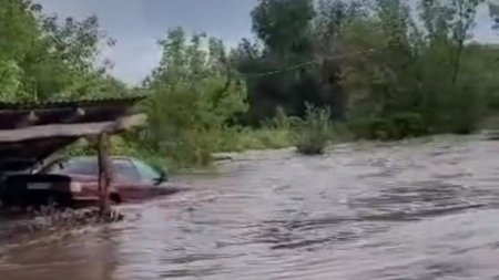 Наводнение в Жетысуской области: затоплены 25 дворов, 30 человек эвакуировали