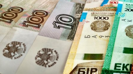 Обвал рубля - угроза экономике Казахстана? Поговорили с экономистами 