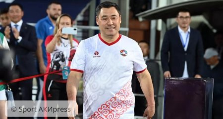 Президент Кыргызстана сыграет против Роналдиньо, Ривалдо и других звезд мирового футбола