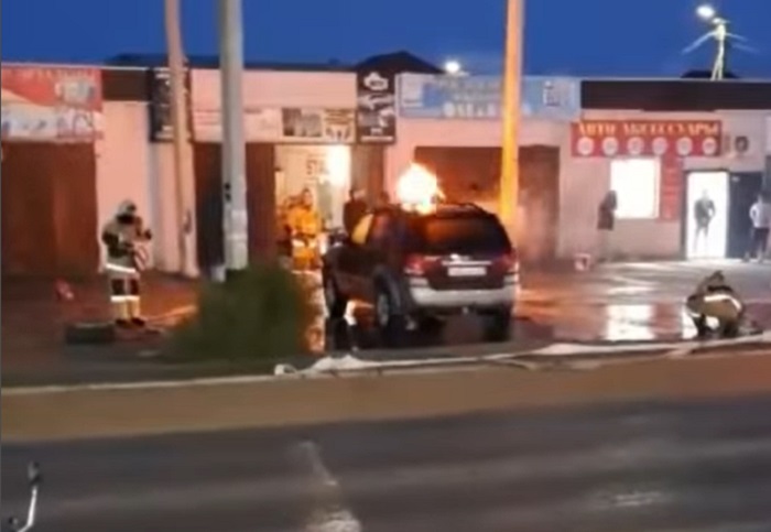 В селе Атамекен сгорел автомобиль