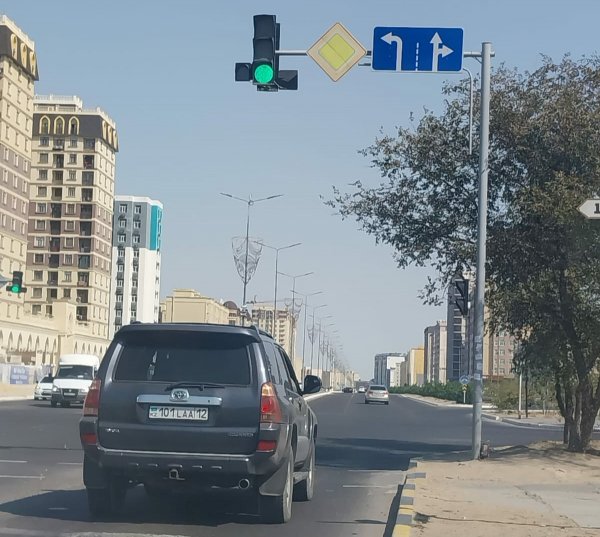 Поворот с дополнительной секцией светофора: правила объяснили в полиции Актау