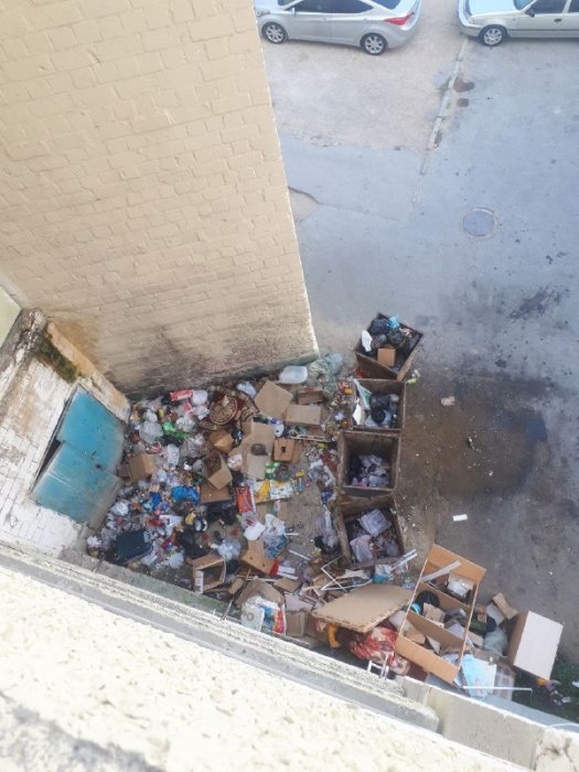 Погрязли: Жители Актау и Мунайлиского района жалуются на завалы мусора