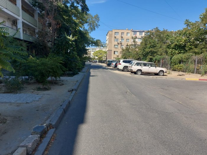 «Камни падают на голову»: жители одного из домов в Актау пожаловались на рассыпающуюся крышу