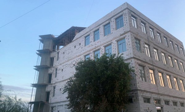«Все выше и выше»: стройку высотного здания в центре Актау прокомментировали в ГАСК