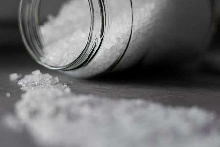 Казахстанцев пугают стеклом в соли от отечественного производителя 