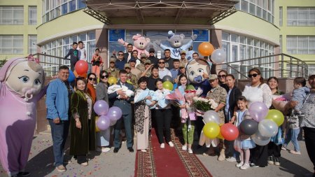 В Актау в семье военнослужащего родилась тройня