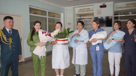 В Актау в семье военнослужащего родилась тройня