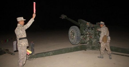 Учения со стрельбой начали в Актау артиллеристы морской пехоты