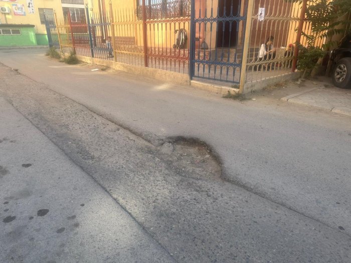 Жители 3 микрорайона Актау пожаловались на плохое состояние дорог
