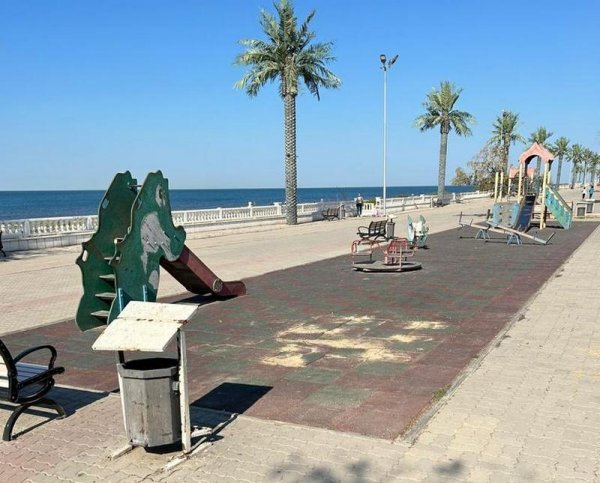 Шатающийся игровой комплекс встревожил жителей Актау